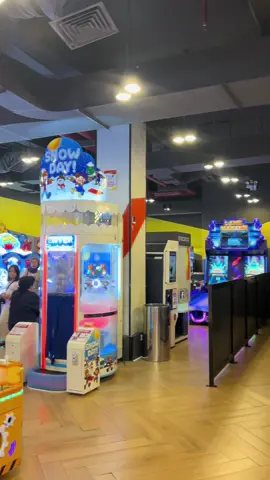 main timezone biar murah beli nya di lokasi yg aku tag di video, ada banyak promo loh kalo kalian beli lewat tiktok, gak percaya ? coba aja klik #timezone #timezonefunapp #happy #liburan #tumezonemallboemikedaton 