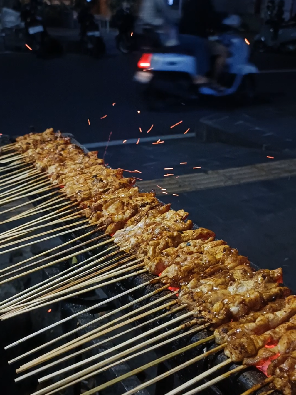 Te sateee 🍢🍡😄 Jangan lupa mampir di Warung Sate Cak Udin 1989 Veteran, buka setiap hari ya gaes, yuk cobain yuk yuk 😉🙏🏻