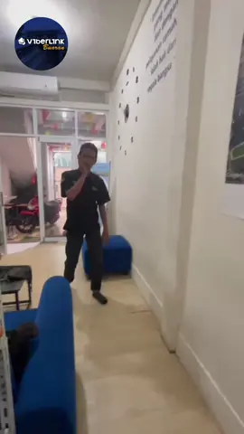 Datang ke kantor Viberlink tuh bukan kayak nebeng WiFi tetangga ya 😅 Harus janjian dulu, jangan tiba-tiba nongol kayak mantan! 👀#serunyabelajar #viberlinkinternetdesa #fypシ゚viral #legnahernandez1 #marvel #katakatamotivasi 