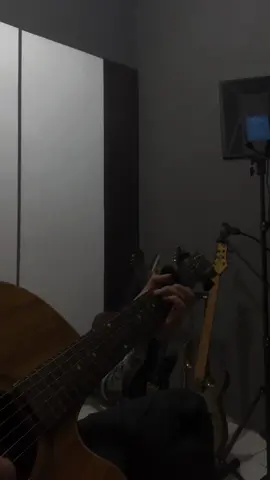 Nyoba pake capo😁 #pramayudacover #covergitar #coverakustik #budidoremi #takkanhilang #covermelodi #covernyanyi #storysad #fyp 