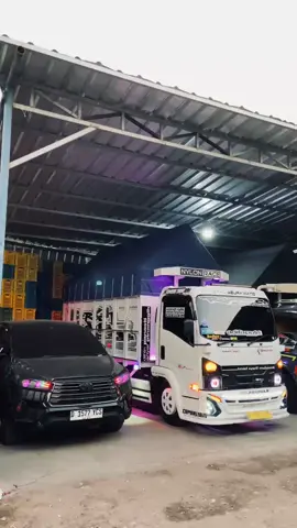 laki laki dengan inpian nya, innova reborn vs giga elef putih#gigaelef #innovareborn #fyp #fypシ゚viral #storitruck 