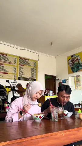 Kirain bakal ditiupin #mieayam #bakso #makan #pacaran #kulinerjogja 