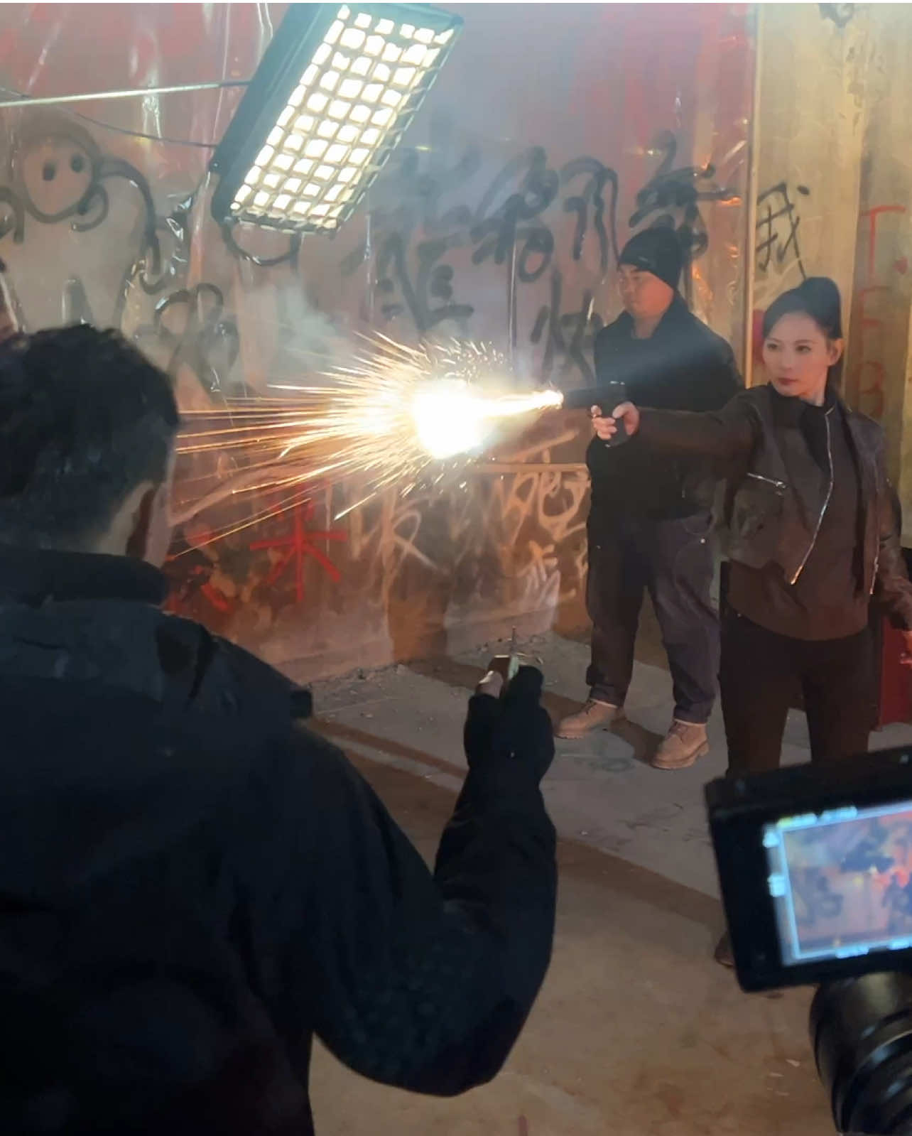 原来近距离开枪是没事的#filmmaking #movie #花絮 #电影幕后 