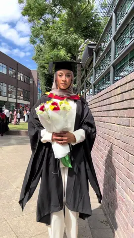 Would you believe me if I said my grad outfit arrived the day of my graduation??🫣 @asos @River Island #asos #graduation #graduationoutfit #asosfashunweek #OOTD 