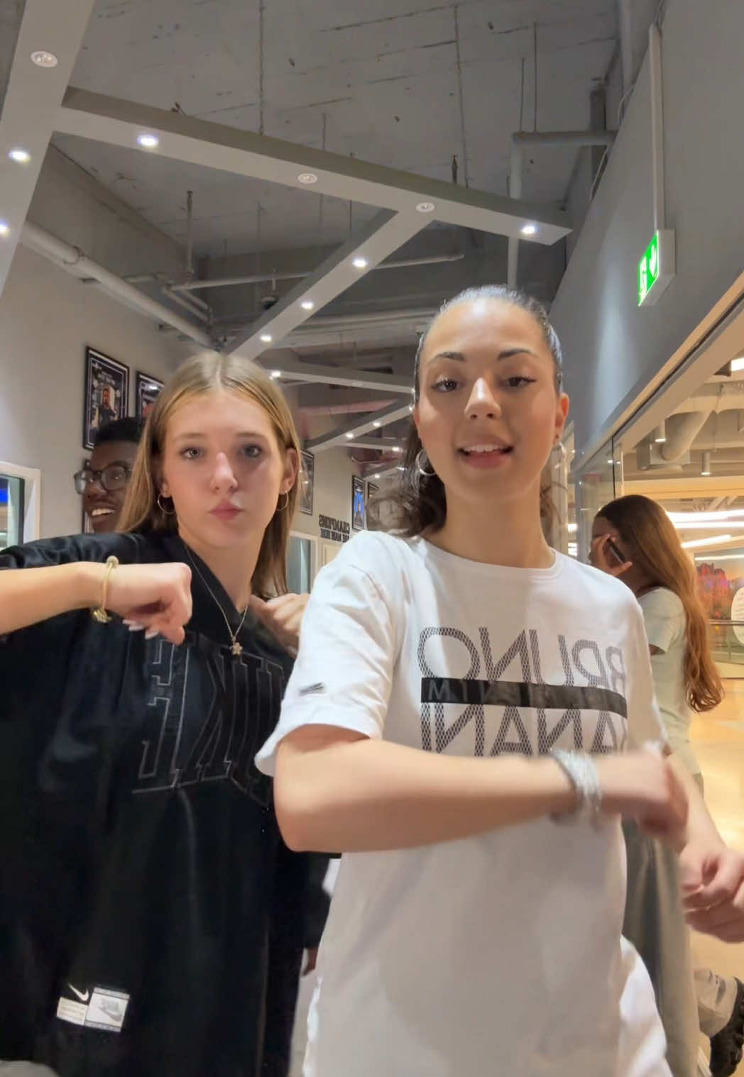 🗣️ Cai De Perna w// @𝓢𝓸𝓯𝓲𝓲𝓪 | #berlin #fyp #fypシ゚ #fypage #viral #bengü #fürdich #pourtoii #kesfet #parati #pravocê #fürdichh #foryouuu #dancing #dance #dancer #dancetrend #dancetrend2025 #trend #trending #viralll #viralvideo🔥 #goviral #viralvideos #viraldance #caideperna #viraltrend #govirallll #creatorsearchinsights 