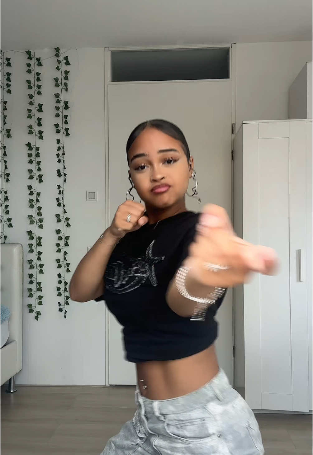 This dance is fire!🔥 Dc: @Buddy⚡️ #fyp #dancer #goviral #dancetrend #blowthisup #viraal #foryouu #blowup #dancehall #destinyjanaya #zyxbca #xyzabc #tripout #ronald #ronaldmcdonald 