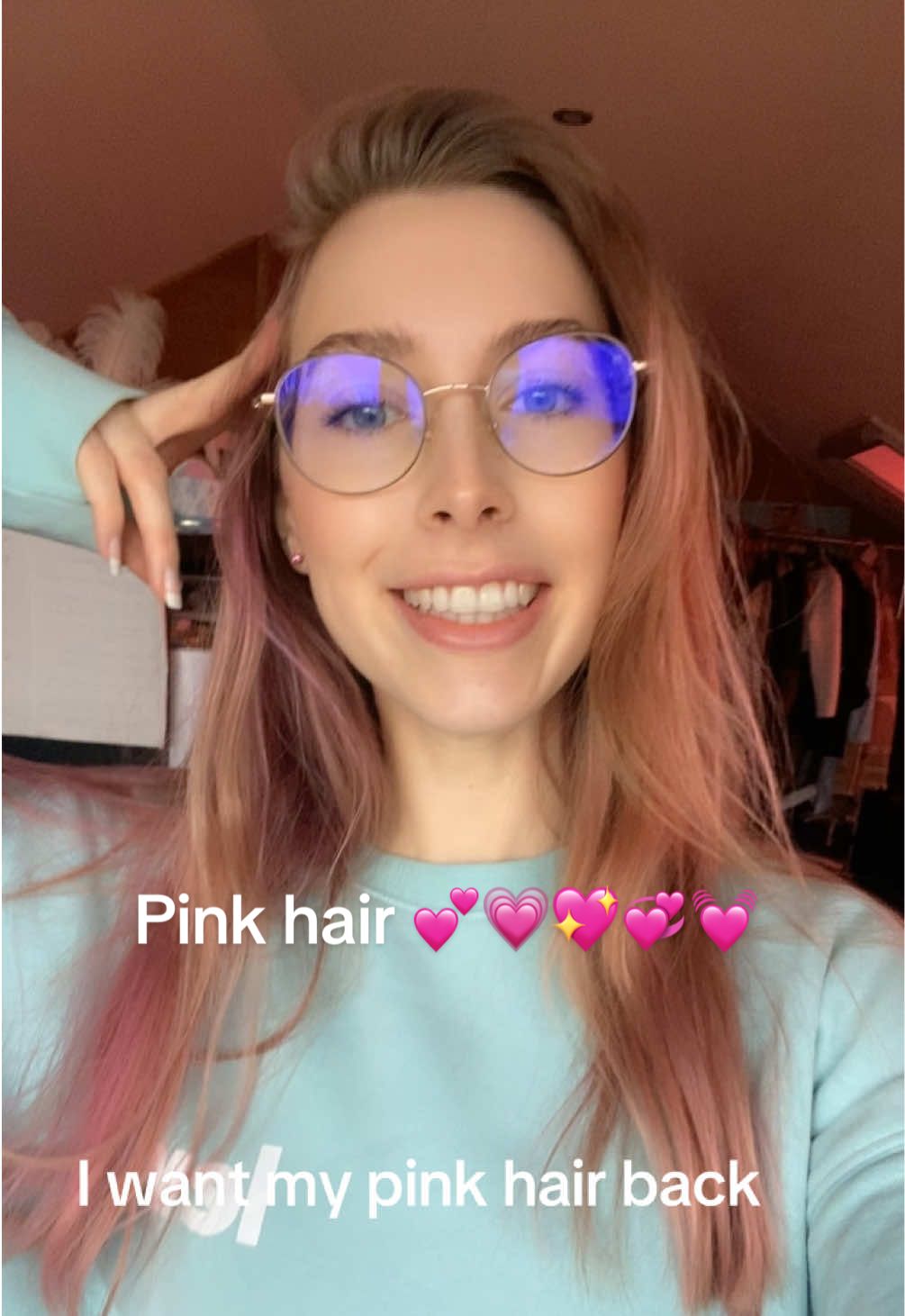I miss is my pink hair ##pinkhair##glasses##cute##cutegirl##fyppppppppppppppppppppppp