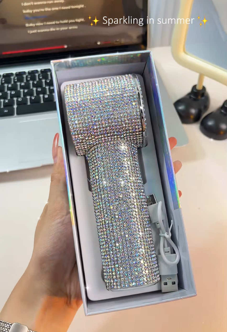 It's so cool. I bought one for my girlfriend.😍✨✨ #fyp #TikTokMadeMeBuylt #tiktokfinds #TikTok #cool #Summer #fan #TikTokShopLastChance #TikTokShopNewYearNewAura  #tiktokshopholidayhaul #spotlightfinds #tiktokshoploveatfirstfind #DealDrops #SpringSale#TikTokMadeMeBuyIt