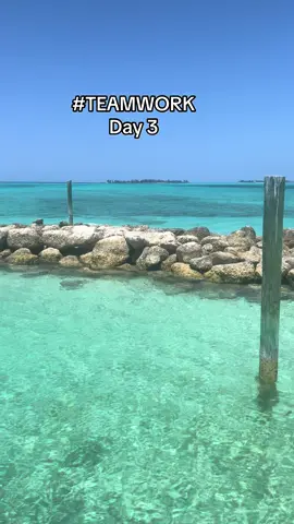 #teamwork #teamworkmakesthedreamwork #ontheroadto10k #girlssupportgirls #viraltrend #viral #beach #bahamas #happyplace 