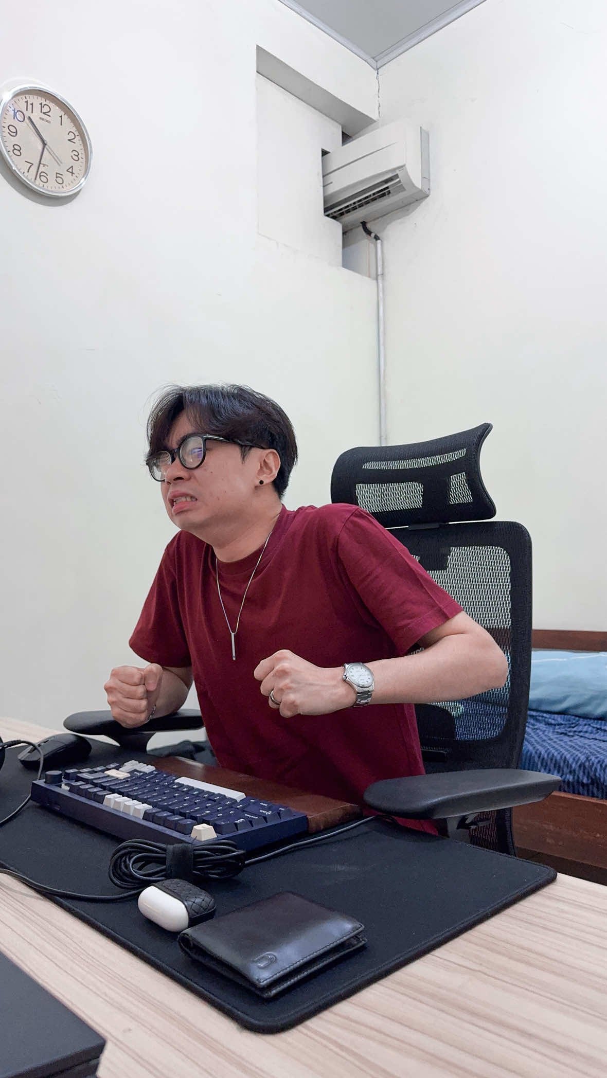 Life of a video editors be like UNLIMITED REVISIONS 💀💀 Most of the time, we're our BIGGEST CRITICS. We always find some little mistakes after every export 🫣 Our perfectionist self won't let that slip and decided to change it immediately and re-export, only to find another mistakes 🤦🏻‍♂️ #videoeditorslife #premiereprocc #firstworldproblem #videoeditingtips #videoeditingtutorial 