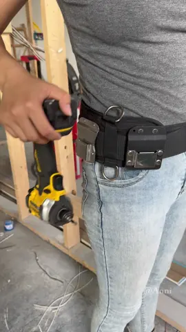 Portaherramientas muy útil #Portaherramientas #Toolkit #ElectricianTools  #tool #Fijador #tiktokshopsummerturnup  #tiktokshopmemorialday  #sparky  #electrician  #fouryou  #sparkylife 