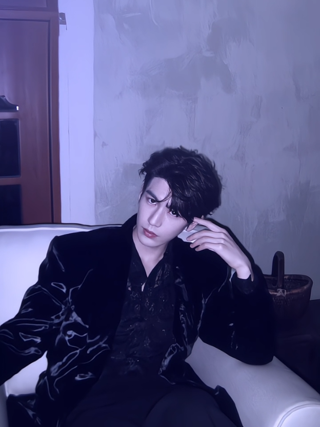 turn on your charm darling🤭🫰🏻 - - - - - - cr:@zanivpreset  #zhanglinghe #alightmotion #edit #cdrama #aktorchina #fyp 