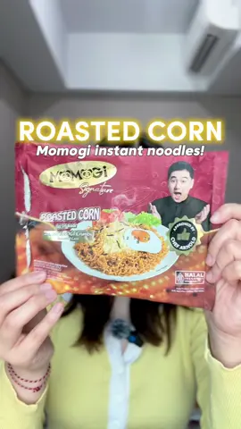 ROASTED CORN MOMOGI JADI MIE INSTAN?! 😭🌽🔥 Ini jajanan favoritku versi mie! Rasa jagung bakarnya KERASA, dan topping jagung asli-nya tuh… mindblowing 😭 Wajib coba buat kamu pencinta rasa jagung bakar~ Rasanya unik, gurih, dan beda dari mie instan biasa! #MomogiRoastedCorn #MieInstanUnik #ReviewJujur #FoodieIndonesia #fyp #honestreview #MieRasaJagung #MakananUnik