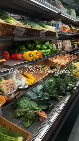 not the most exciting day of eats but so good regardless✨ riverwards did their big one with these smoothies #pilatesinstructor #wellness #wieiadrealistic #wieiad #wholefoodsdiet 