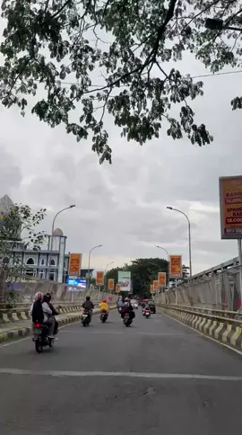 kenangan apakah yang ada disini🤔 #padahariini #foryoupage #fyp #foryou #4u #xyzbca #trending #viral #malang #malang24jam #jembatansuhatmalang #suhatmalang 