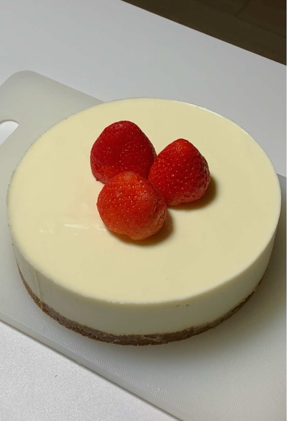 cheesecake 🍰 bánh quy: 90g   bơ: 40g   cream cheese: 190g   đường: 45g sữa chua: 100g  whipping cream: 120g gelatin: 7g   sữa tươi: 70ml