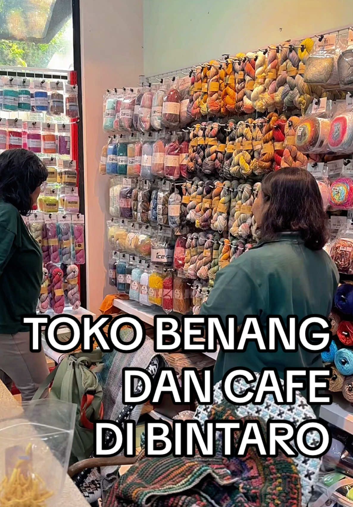 Gimana jadinya kalau toko benang hangat bertemu kafe yang sejuk dan menenangkan?@Lewi’s Organics  Main ke Lewi’s Collective Market yang menjual banyak benang dan tools dari Knit and Cro, yang ada di Lewi’s Organics di Bintaro dan menemukan surga kecil buat para perajut. Abis puas pilih benang, bisa lanjut ngopi di café-nya yang super adem dan mindful. #TokoBenangBintaro #RajutIndonesia #BenangRajut #BenangHanddyed #BelajarMenjahit #BelajarMenenun #KafeBintaro #tokobenangrajut 