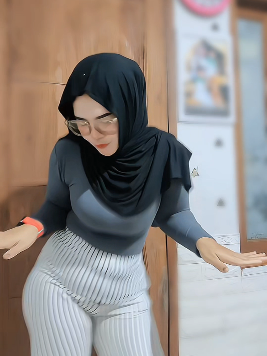sendiri dulu aja bikin trendnya.. masih nyari bestie..  #fyp #hijabitiktok #pulen 