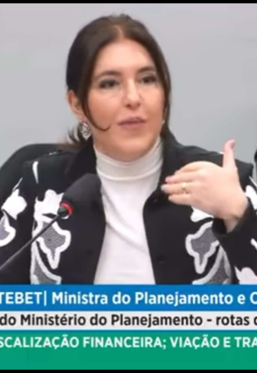 Simone Tebet: “O Brasil tem uma dívida com os países vizinhos e os países vizinhos têm uma dívida com o Brasil. Nós sempre olhamos além-mar. Sempre olhamos para a Europa, para os Estados Unidos, e mesmo para a Ásia e esquecemos que, muitas vezes, a solução dos nossos problemas está ali, do nosso lado. E vice-versa. O que eu quero dizer com isso é que, ao olharmos para países como Chile, Argentina, Paraguai, Guiana, Suriname, Peru, etc., e eles da mesma forma para nós, encontramos uma forma concreta de resolver também o problema do crescimento do Brasil.”