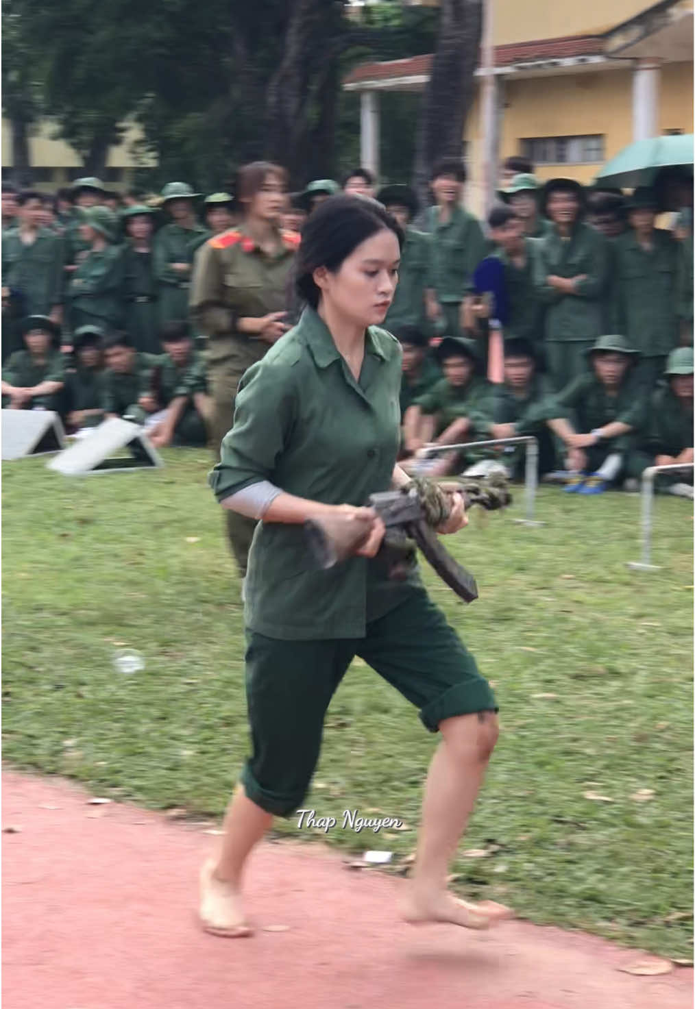 Đất nước hôm nay yên bình, xanh tươi nhờ những hy sinh thầm lặng của biết bao thế hệ đi trước. Xin đừng quên điều đó.#thap_nguyen #TDTTBacNinh #SinhVienQuanSu #bani #xuhuong #viral 