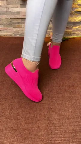 Super lightweight & comfy slipon mesh sneaker#viralshoes #trendyshoes #womenshoes #sneakers #womensneakers #walkingshoes #comfyshoes #comfysneakers #sliponshoes #tiktokmademebuyit #spotlightfinds #SummerDeals #dealsforyoudays 
