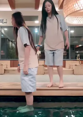 Girl can’t do the Asian squat 😂😂😂 #Hanni #하니 #ハニ #NJZ #Newjeans 