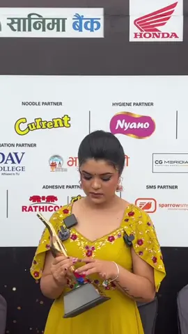 गायिका समीक्षा अधिकारी #samikshyaadhikari55 #safalpati #senumaya #