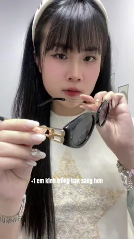 Mùa hè nắng nóng không thể thiếu kính râm 😎 