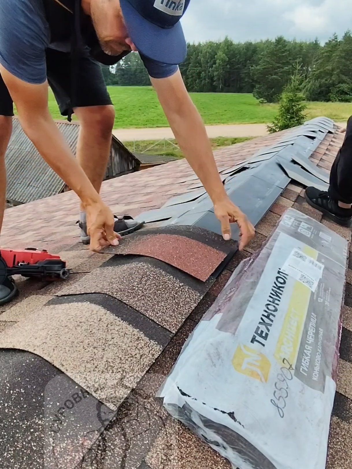 #House106m² Как смонтировать коньковый вент #DIY #своимируками #суровыйплотник #suroviplotnik 