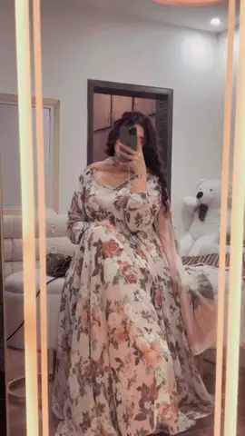 :بہت دور جانا پڑتا ہے صرف یہ جاننے کے لئے کے نزدیک کون ہے ...؟🦋✨