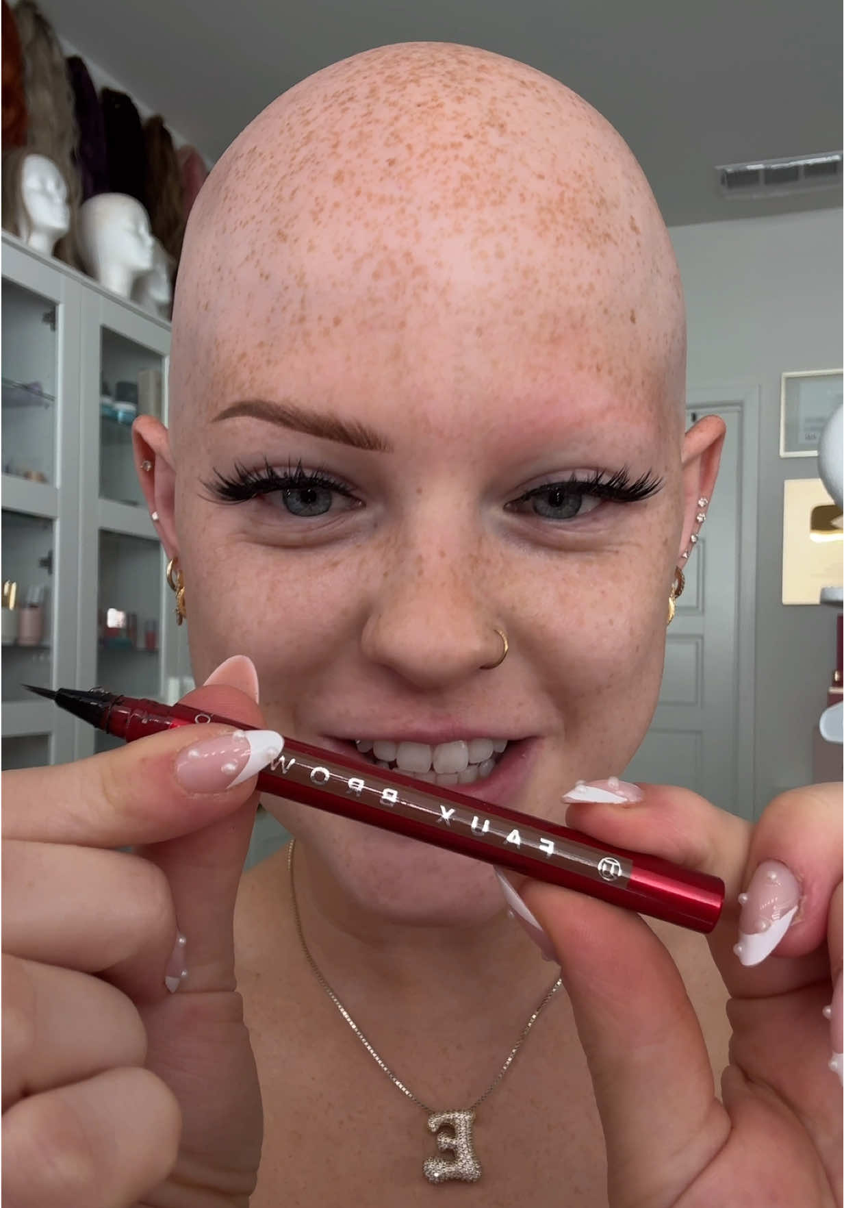 My updated eyebrow routine!!! Im so in love with this brow pen and how real my eyebrows look because of it😭🤩 ITS NOW AVAILABLE EVERYWHERE #LOrealParisPartner #eyebrows #makeup #alopecia 