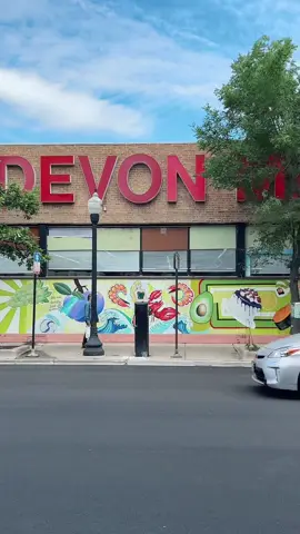 Happy 25th birthday to an icon! Someone (rightly) dinged my last Devon Market video for not including the mural, so this one is all about Devon Market mural love.  #devonmarket #chicagolife #rogerspark #edgewater #northside