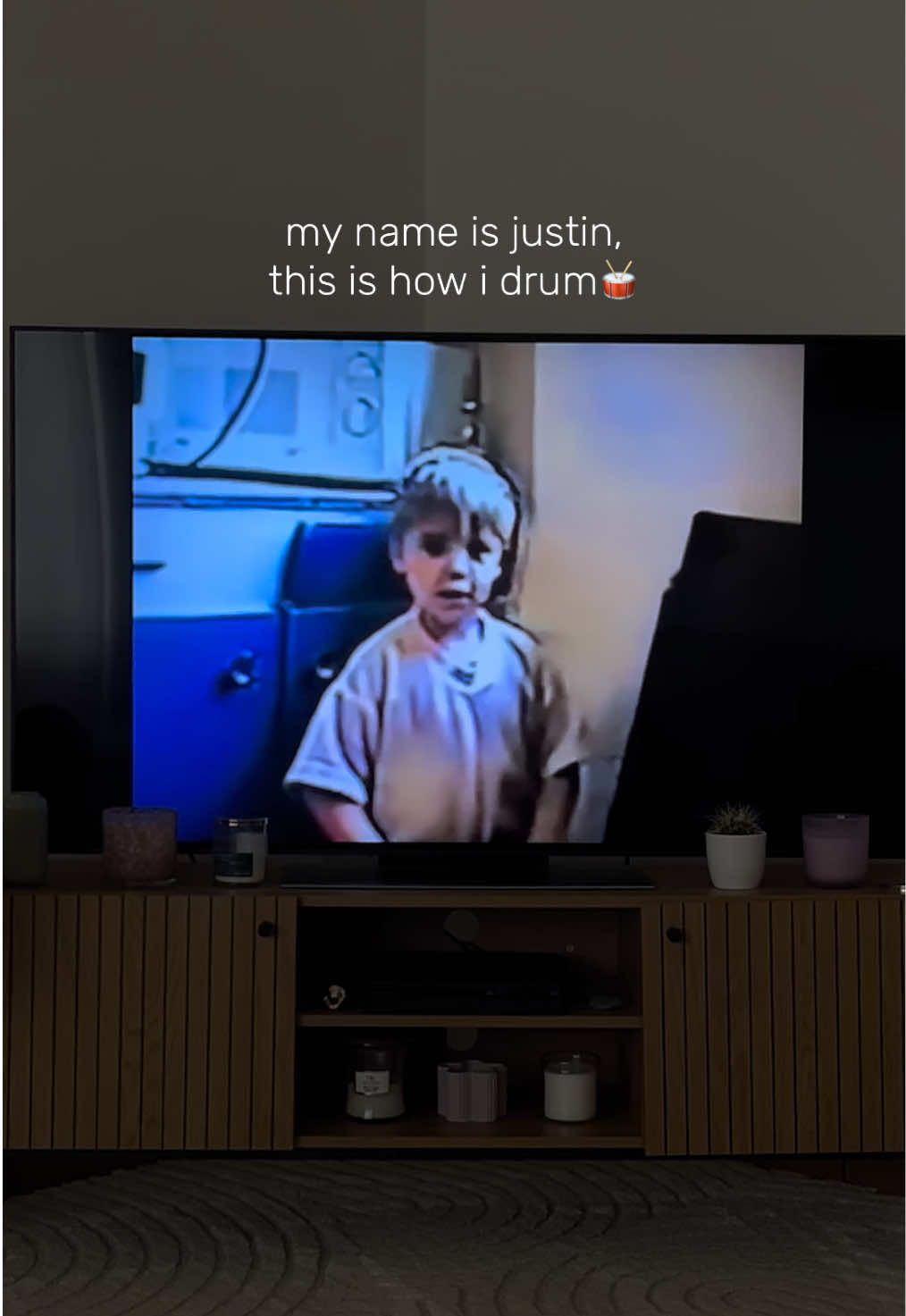 my name is justin and this is how i drum🥁 @Justin Bieber #justinbieber #swag #swagalbum #newmusic #newalbum #belieber 