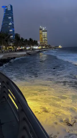 لو اضحك و اتظاهر بالسعادة يا بحر جدة ‏وانا يا بحر يوم اصد و اخفي دمعتي معذور ‏لك الله يا بحر صديت و الصدة هي الصدة. #ضيدان #اكسبلورexplore #fyp #جدة 