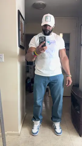 Freedom Friday…  Abominable Snowman… #freedomparty  #abominablesnowman #jordan1 #51yearyoung #6feettall #hat #shirt #51yearyoung #6feettall #harlem #manhattan #levis #muscle #beard 
