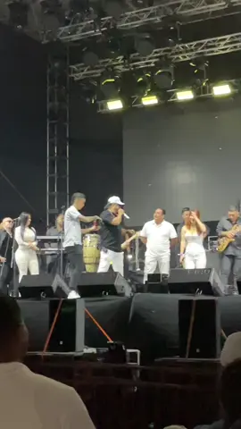Momentos random en un concierto de vallenato #paratiiiiiiiiiiiiiiiiiiiiiiiiiiiiiii @Nelsito Velásquez🎼🎶 