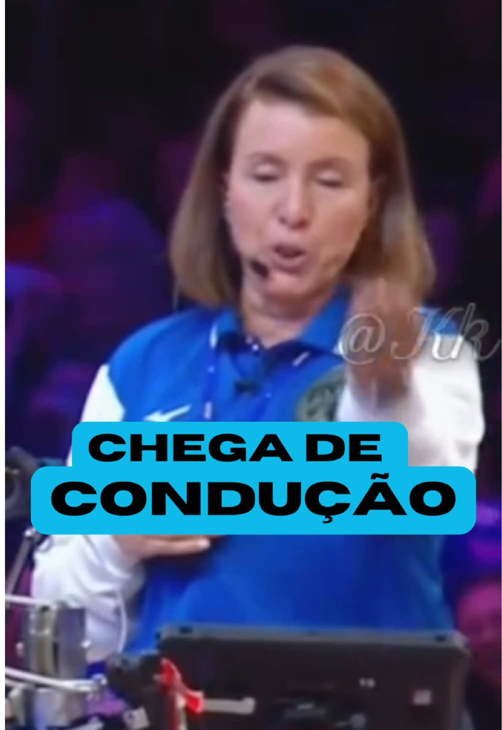 A árbitra @angelagrassarbitrofivb mostrou que é tolerância zero pra condução! 👊🏻👏🏽👏🏽 #volei #voleibol #voley #voleybol 
