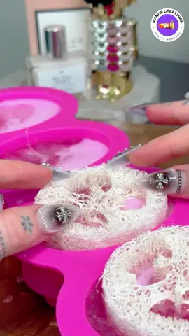 ✅ No cometas este error si haces Jabones Artesanales ✨ ¡Aprende a crear jabones artesanales desde cero en solo 2 clases paso a paso! 🧼 Si siempre has querido hacer tus propios jabones naturales, pero no sabes por dónde empezar… ¡Esta es tu oportunidad! 💡 Clases 100% práctico,virtual, fácil y sin experiencia previa. ¡Empieza hoy mismo y crea jabones hermosos desde casa! COMENTA (CLASE); Y TE ENVÍO EL Acceso ✨ 🔗 O Registrate ahora en el enlace de mi biografía y asegura tu cupo en nuestra clase gratuita, Te espero para compartir este hermoso arte contigo! #jabonesartesanales #jabonesdeglicerina #jabonesnaturales #jabonesdecorativos #jabonespersonalizados #soapmaking #naturalsoap 