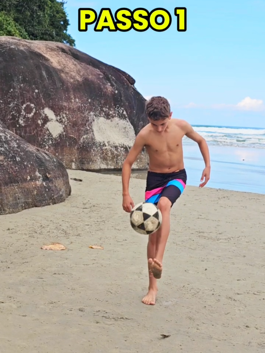 TUTORIAL MANOBRA RONALDINHO 🧙‍♂️✅️ . . . . #tutorial #viral #futebol #futebolfreestyle #freestylefootball #fyp #skills 