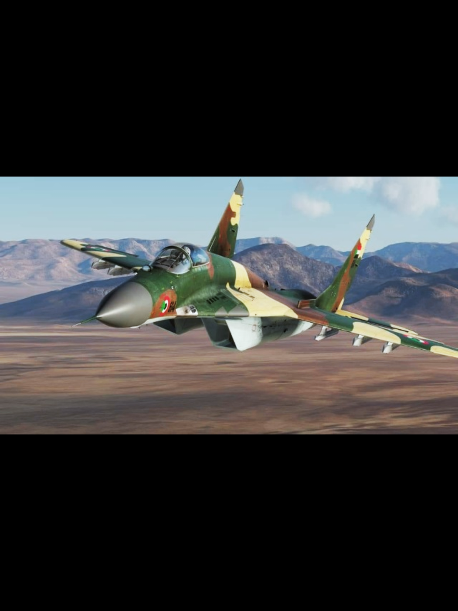 الطيران الحربي السودانية يشن غارات دقيقة على مواقع المليشيا المتمردة في محور كردفان             ــــــــــــــــــــــــ وطن الإعلامية - السبت 12-7-2025م:  قالت تقارير ميدانية أن  القوات الجوية السودانية نفذت الخميس غارات دقيقة على مواقع المليشيا المتمردة بمحور كردفان  ودمرت عدد (13) عربة قتالية وهلاك عدد من المتمردين بمنطقة كازقيل وفي منطقة الحمادي تم تدمير (2)عربة قتالية وهلاك حوالي  (28) فرد ، منطقة بارا تدمير (3)عربة قتالية وهلاك حوالي (15) فرد. وفي ذات المحور قامت مجموعة أبناء المسيرية بالمليشيا المتمردة بمدينة بارا الخميس بتخطيم اقفال أبواب سجن المدينة وإخراج جميع أبناءهم الذين تم القبض عليهم  ومغادرة مدينة بارا إلى مناطقهم بغرب كردفان   للإستهدافهم من قبل  أبناء الرزيقات. وفي محور الفاشر قصفت المليشيا المتمردة الجمعة  مدينة الفاشر وإستخدمت مدافع متنوعة و صواريخ مما أدى إلى وفاة (5)مدنيين ووقوع عدد من الاصابات وسط المواطنين تم نقلهم الي مستشفي الفاشر وفي مدينة نيالا قررت قيادة المليشيا المتمردة وما يسمى بالإدارة المدنية بمدينة نيالا الخميس إخراج كل جرحى الحرب من المستشفيات داخل مدينة نيالا وتم تسليم الجرحى مبلغ (500) الف جنية للضباط ومبلغ (100) ألف جنية لضباط الصف مما شكل رأى عام سالب ضد قادة المليشيا والإدارة المدنية؛ وتوقعت مصادر ميدانية حدوث المزيد من التصعيد بين أهالي الجرحى وقادة الإدارة الأهلية من جانب و بين الجرحى وقيادة التمرد والادارة المدنية من جانب آخر . .................  ⚡ *الموقع الإلكتروني* https://wat24an.net/?p=17087 ⚡ *الفيسبوك* https://www.facebook.com/share/p/176kHDTWZv/ #وطن_الاعلامية #منصة_وطن_الإعلامية #القوات_المسلحة_السودانية #الجيش_السوداني #حرب_الكرامة #السودان #الخرطوم #مليشيا_الدعم_السريع_الارهابية_المتمردة #انتهاكات_مليشيا_الدعم_السريع