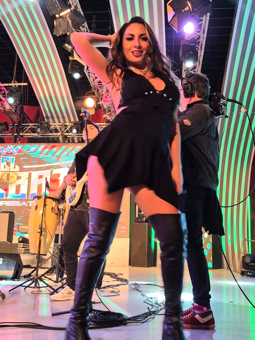 ¡@Stefy Cantone te eclipsa con sus movimientos en #PasionDeSabado! 🤯💃🏻🤩 #bailarinasdepasion 