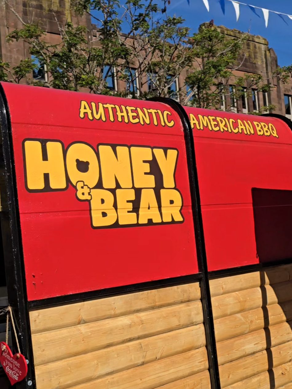 Food Review: @Honey & Bear  The BEST authentic American BBQ in SCOTLAND 🇺🇲🍖🏴󠁧󠁢󠁳󠁣󠁴󠁿🥰 #maverickg #foodreview #bbq #dumfries #scottishamerican #americanfood #scotlandfood #fyp #barbecue #authentic  #adhd #smoker 