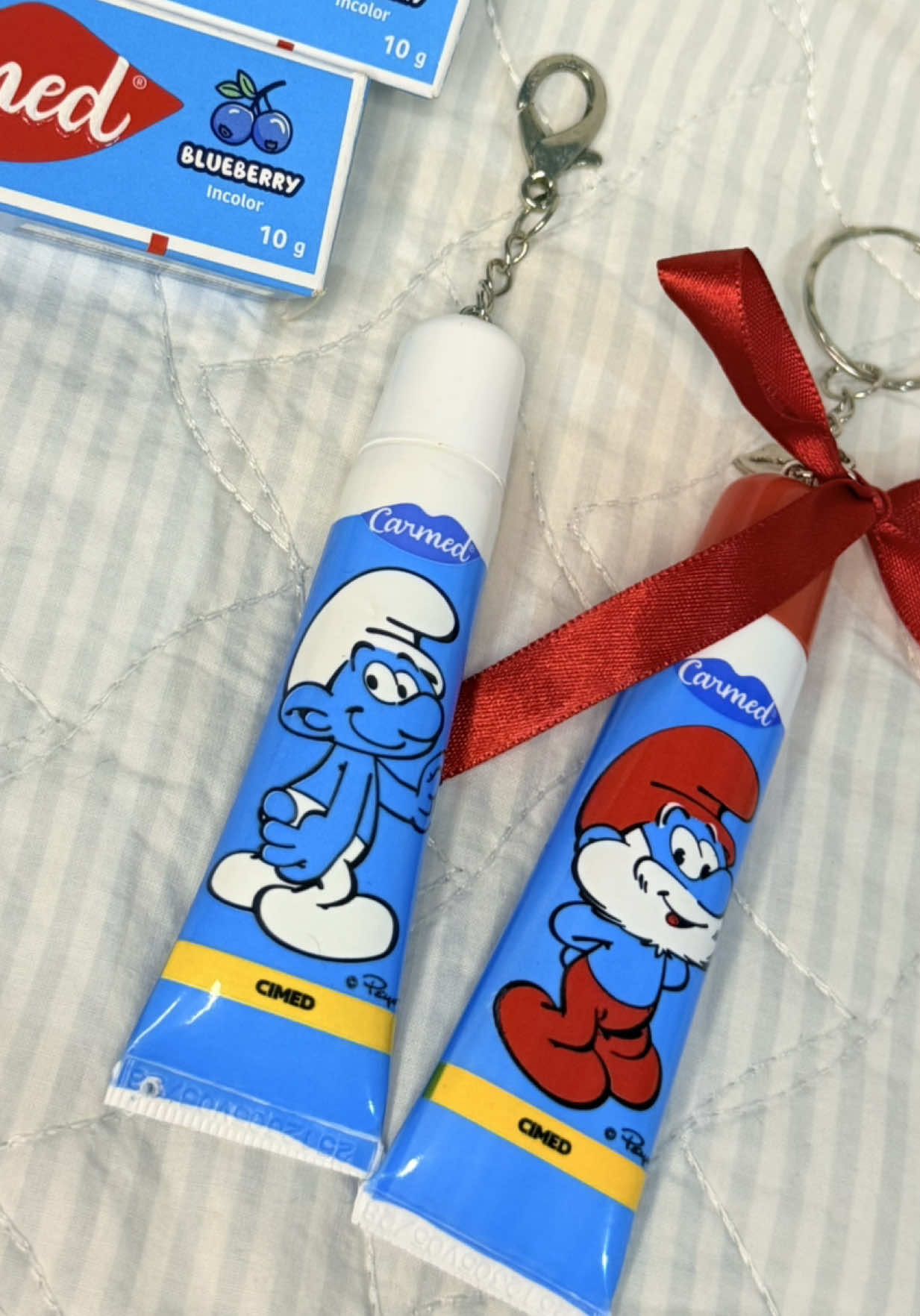 saindo do tradicional porque não queria que o desenho ficasse de ponta cabeça… funcionou e ficou funcional ✨ @Karla Felmanas @Carmed  . . . . . . #carmed #carmedsmurfs #cimed #smurf #gloss #swag #DIY 