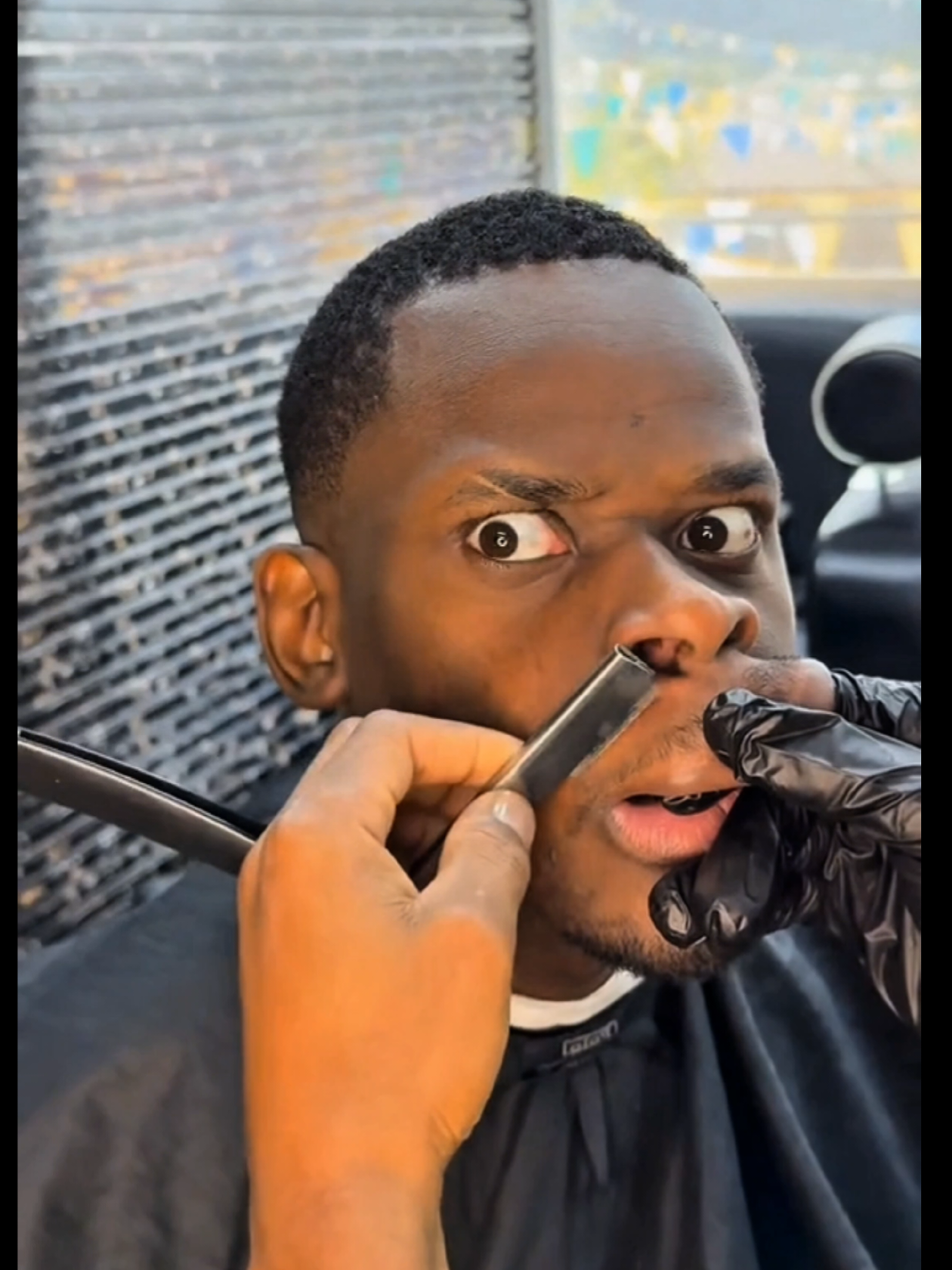 This ain’t part of the haircut bro 🤣✂️💋 #BarberLife #FunnyPrank #TikTokComedy #LOL #BarberHumor #LipPrank #Fypシ #TrendingNow #CrazyPrank #BarberTok