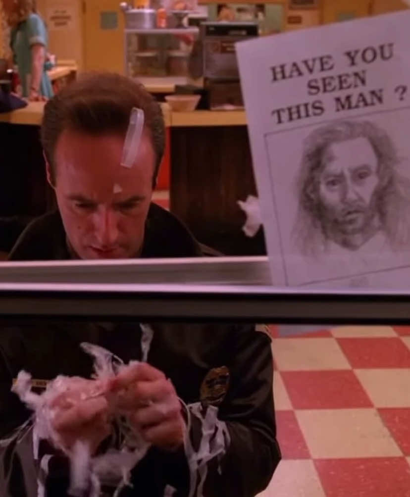 does anyone else think about how glenn howerton is a david lynch fan a lot #itsalwayssunnyinphiladelphia #davidlynch #twinpeaks #bjork #iasip #kylemaclachlan #sheryllee #glennhowerton #robmcelhenney #charlieday 