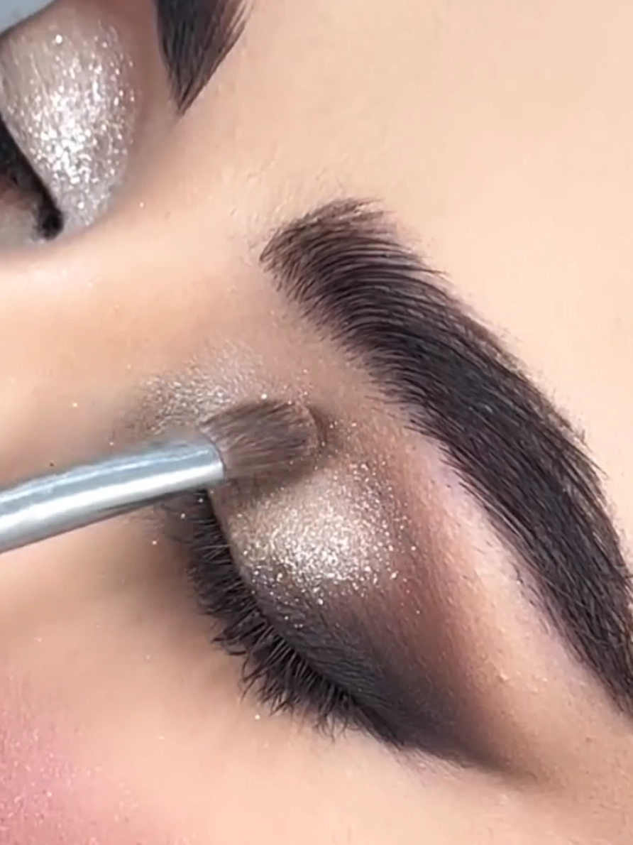 Beautiful Makeup 💄 #makeup #eyesmakeup #eyeshadow #glitter #viralmakeup #videoviral #tutorial #tik_tok #trends #foryoupage❤️❤️ #Eyeliner #eyes #eyebrows #fyp 