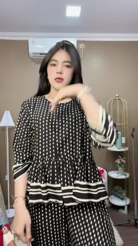 Zoya set kode H ready lagi ayangbund 🖤🤍 #KireiStyle #OnsetCantik #OnsetCasualStyle #OneSetWanitaKekinian #OneSetKekinianTerbaru2025 #OOTDFashion #OOTDTrendy #BajuViral #FashionInspo #RekomendasiFashion #OOTDHits #StyleCewek #StylishLook #OOTDIndonesia #OnsetViral #FashionTikTok #OOTDFYP #OOTDLucu #OOTDAesthetic #FYPシ #FYPdong #OOTD2025 #OOTDMurah #TrendyOutfit