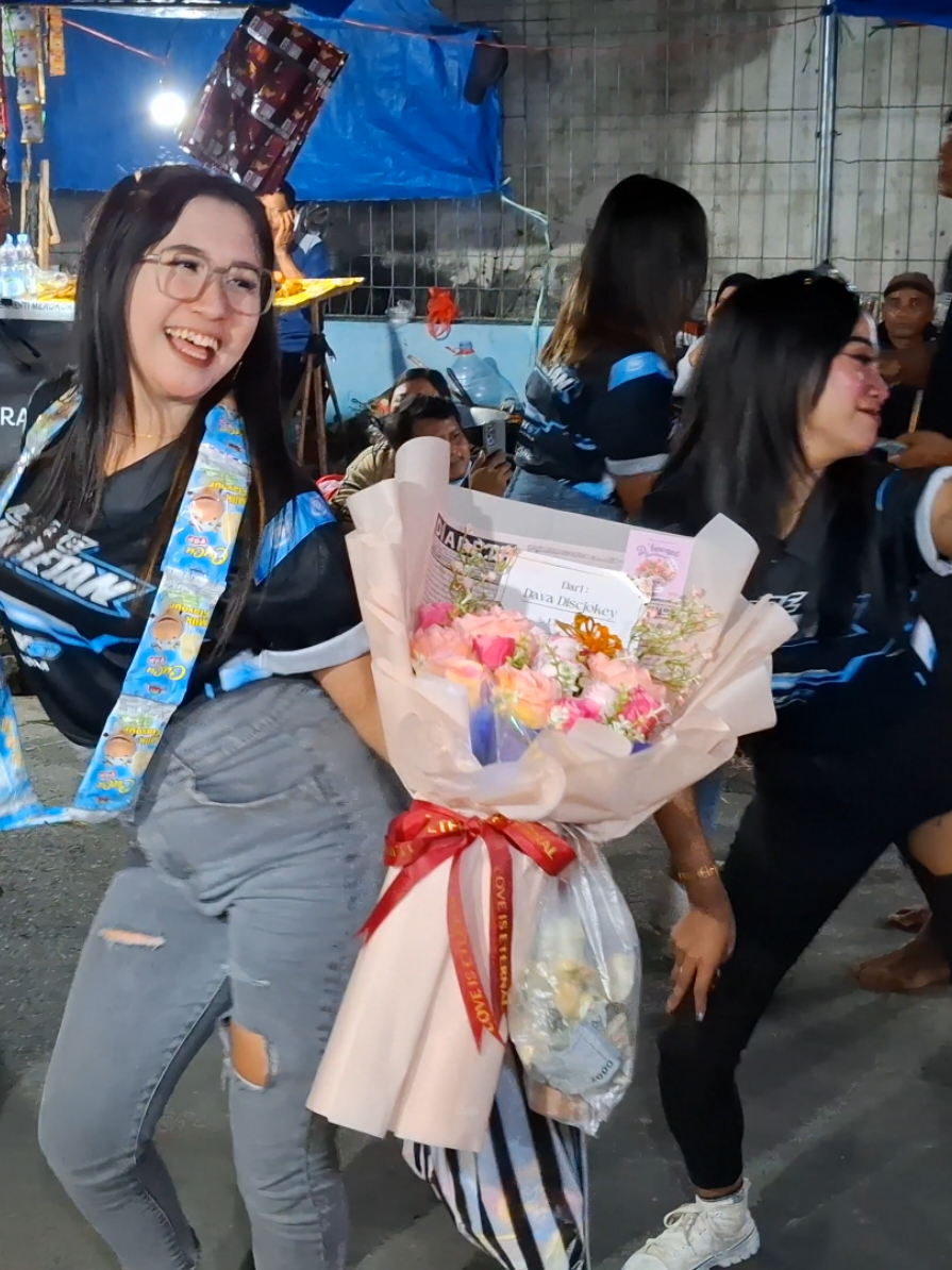 Pesona Dancer Kediri @deyyasabella_ @apreliaayu @lina.dp_  #deyyasabella ##apriliaayu  #dancer #vypシ #vypシ✌️❤️ #karnavalsoundsystem #pemburuhoregjawatimur #pemburuhoregkediri 