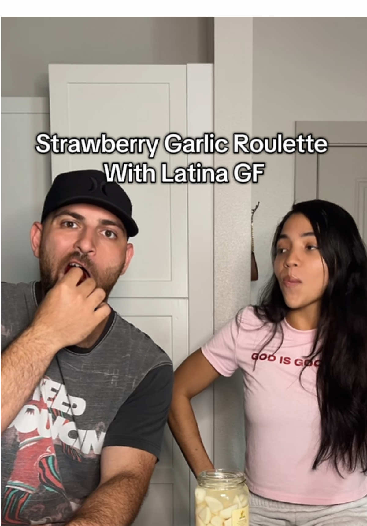 Strawberry Garlic Roulette (gentlemen style) #latina #couplecomedy #español #couplegoals #lebanese 