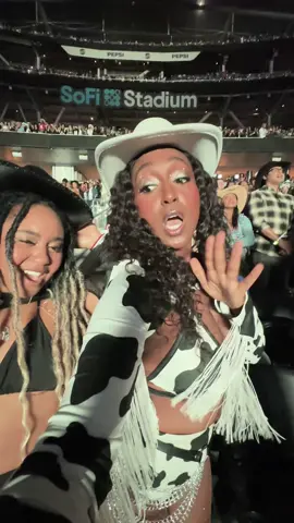 I’m talm bout innnn itttttt! 😝 🐝 @Anjelika W #beyonce #beyhive #cowboycarter #cowboycartertour #comedy #fyp 